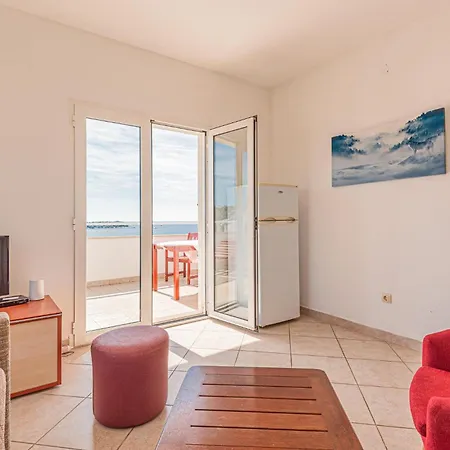 Apartment Awesome In With Kitchen Primosten