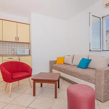 Apartment Awesome In With Kitchen Primosten